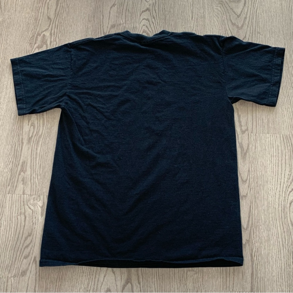 Devil Got Five Black Band Tee Medium Headphones G… - image 3